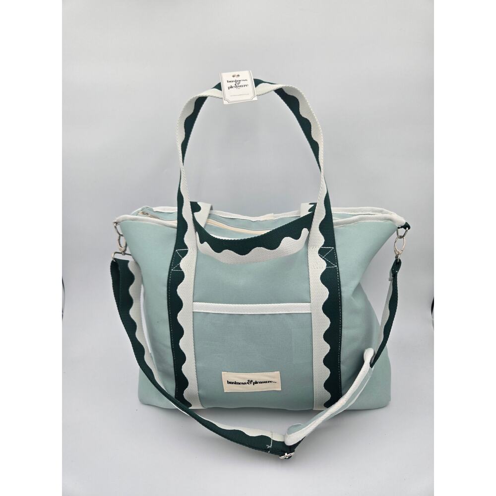 Business Pleasure Holiday Cooler Tote Riviera Green Insulated NWT